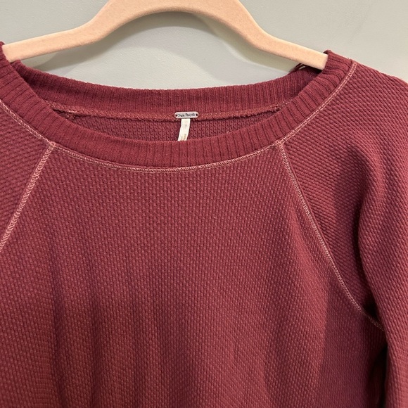 Free People In The Mix Cuff Thermal Top Size Large Maroon EUC A0571 - Picture 4 of 7